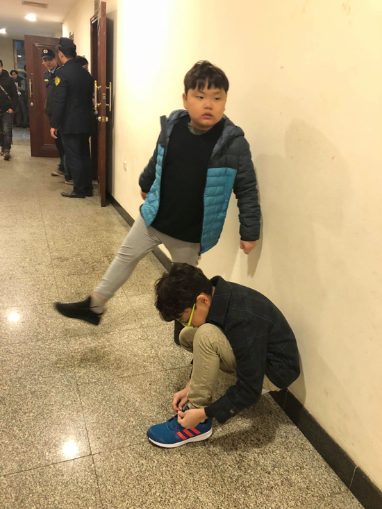 Công Lý tình cảm bên bạn gái ở hậu trường ghi hình Táo quân 2018